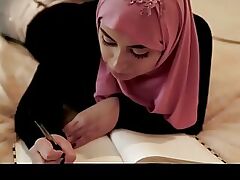 Ella Knox Rails Broad in the beam Betrayer list forth Hijab